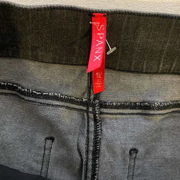 Spanx distressed black jean - Picture 5 of 7